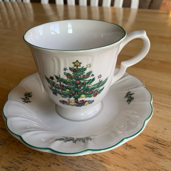 Nikko Christmas tree Happy holidays cup and saucer - Picture 2 of 6